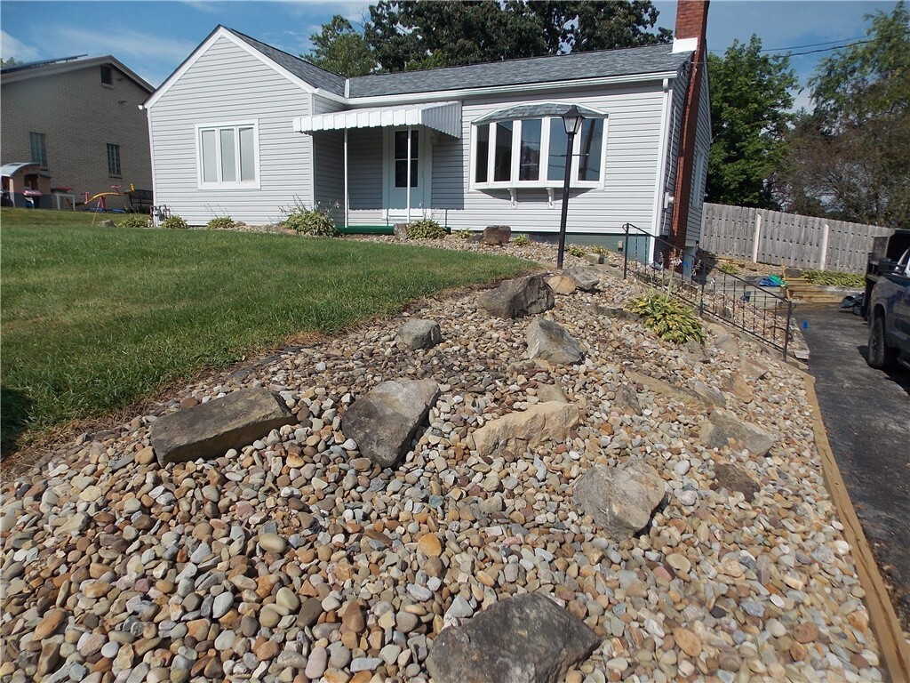 Property Photo: 511 Pearl Ave PA 16046
