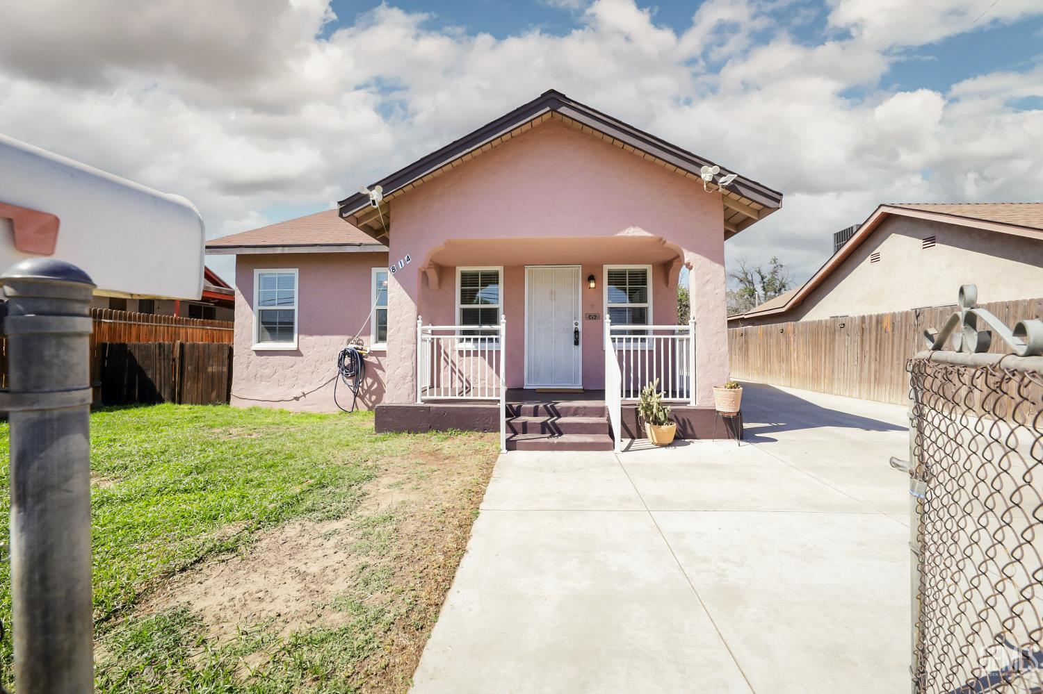 Property Photo: 814 Eureka Street CA 93305