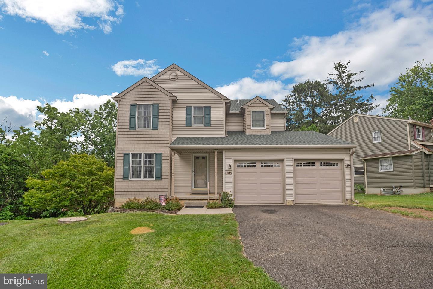 Property Photo: 1049 Ryans Circle PA 19038