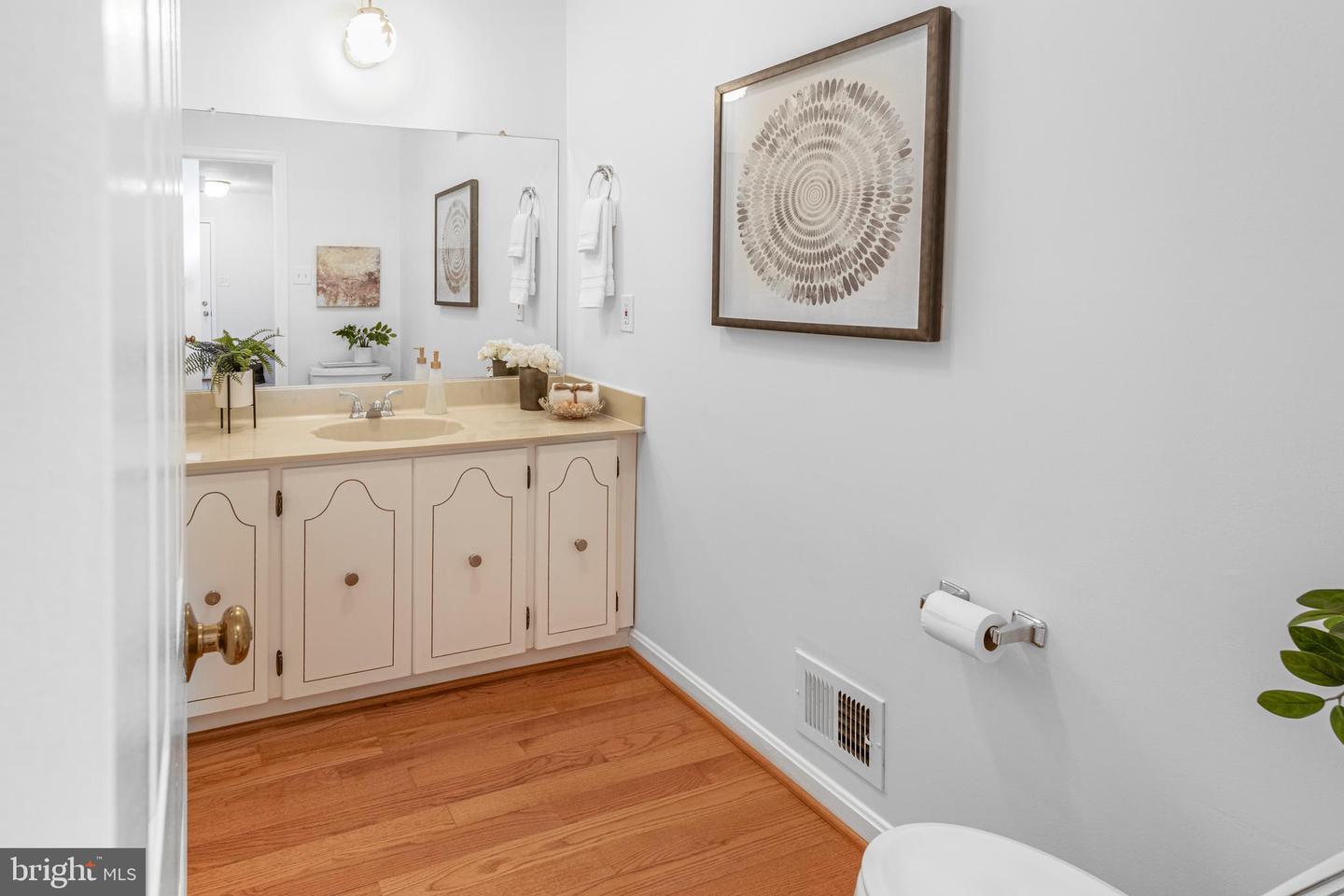 Property Photo: 3017 Seven Oaks Place VA 22042