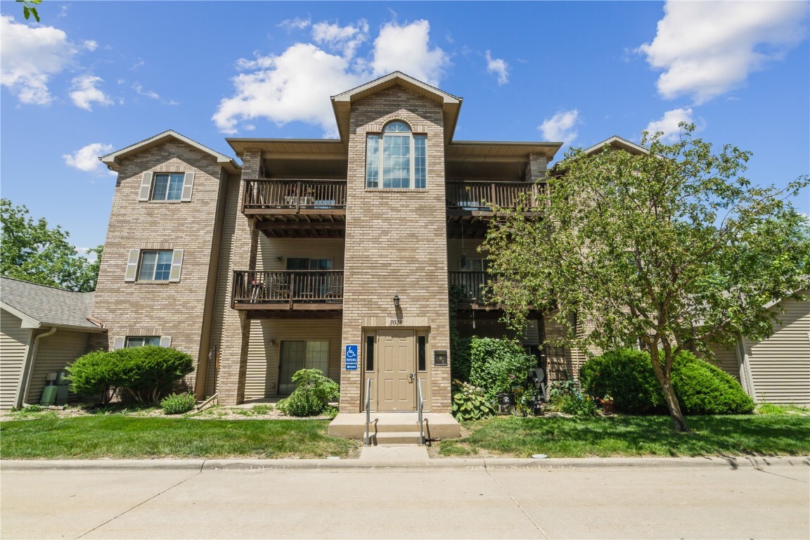3028 Center Point Road NE 201  Cedar Rapids IA 52402 photo