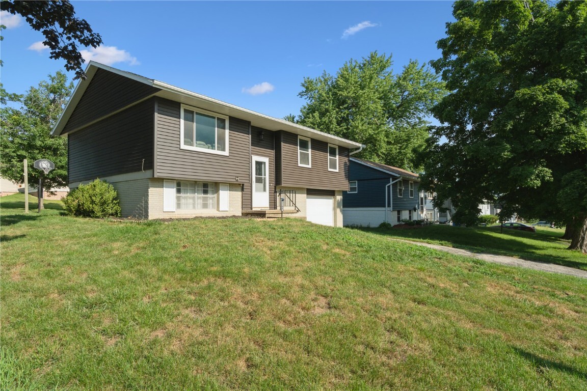 Property Photo: 3140 Stratford Lane SW IA 52404