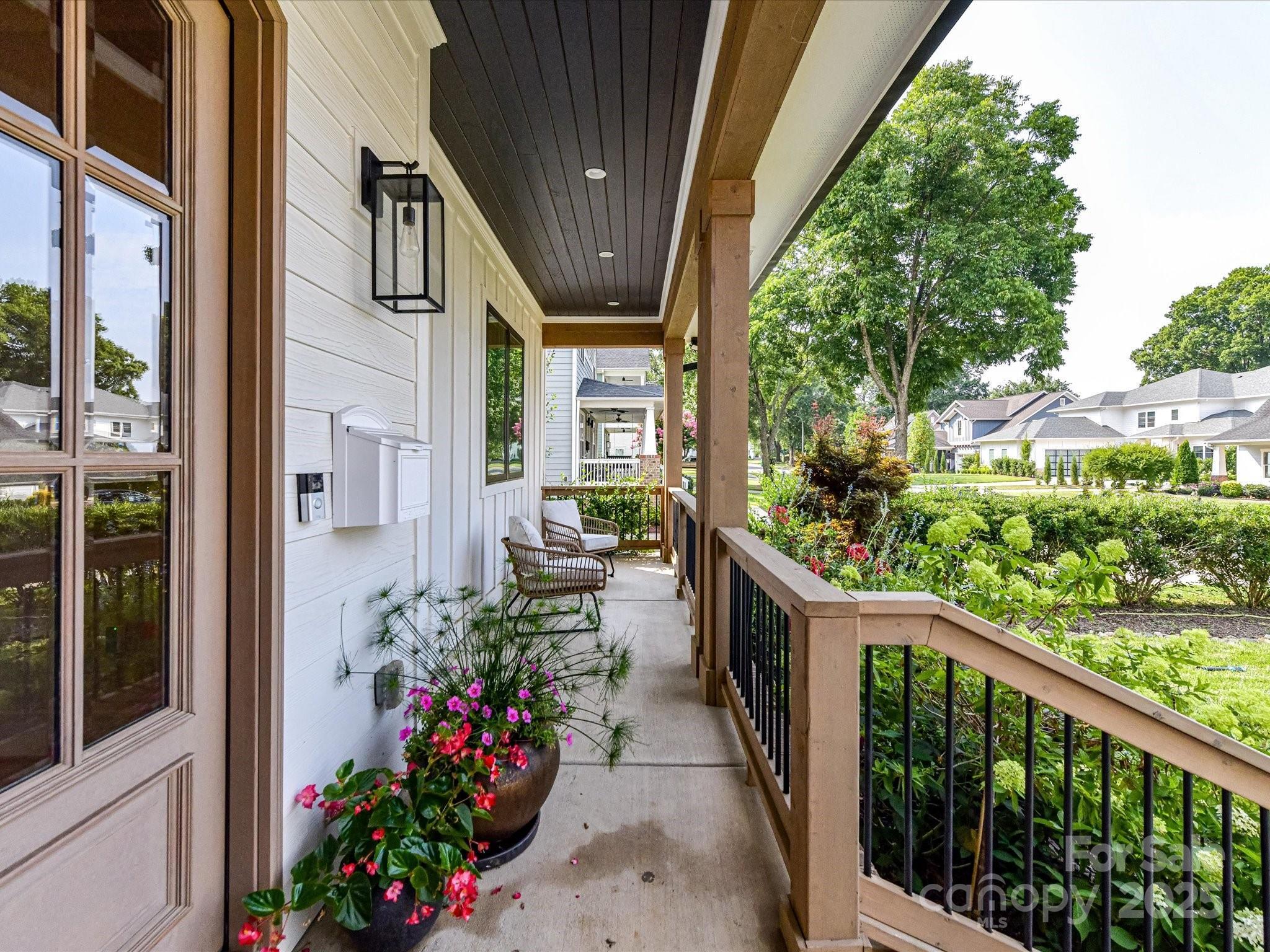 Property Photo: 615 Melbourne Court NC 28209