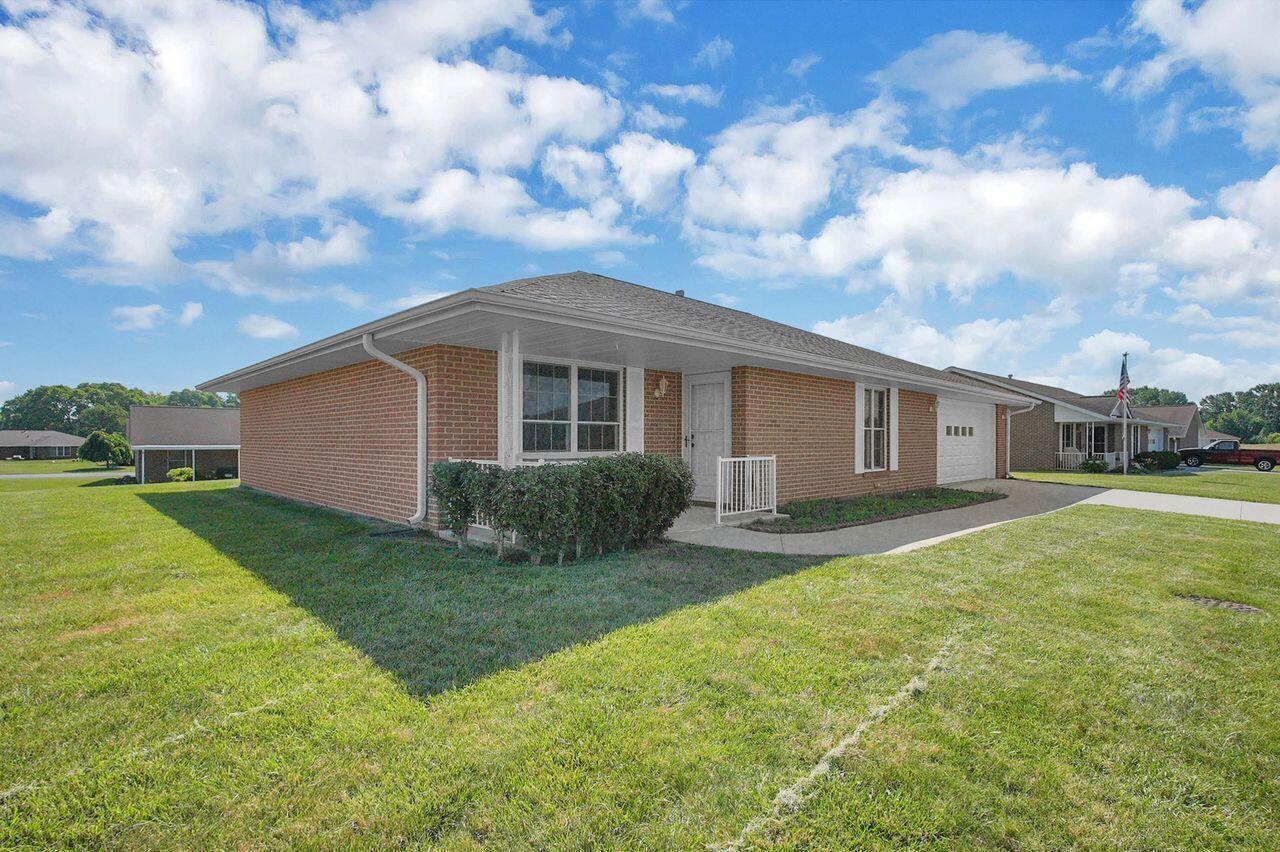 Property Photo: 406 Aarika Drive OH 43162