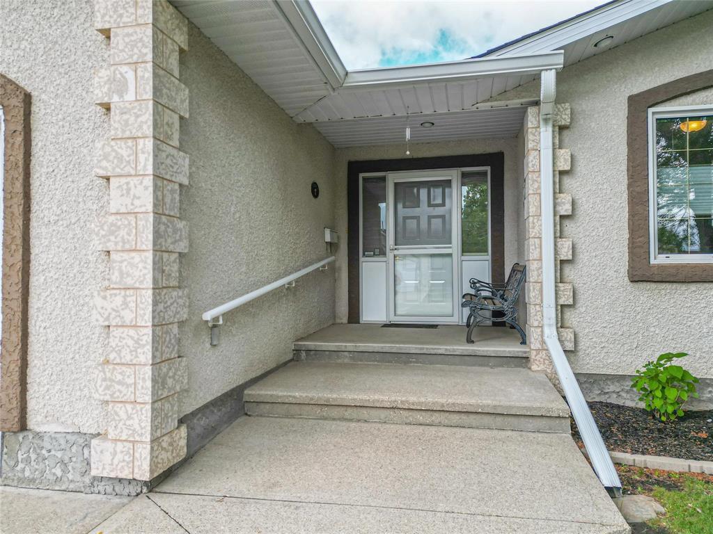 Property Photo: 40 Horizon Place MB R7L 1L2