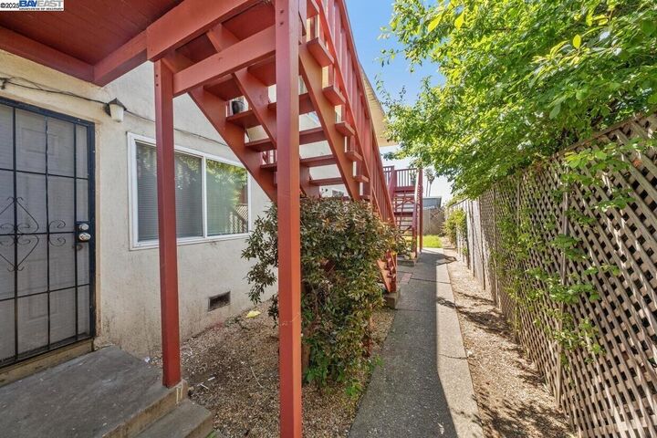 Property Photo: 317 S 26th St CA 94804