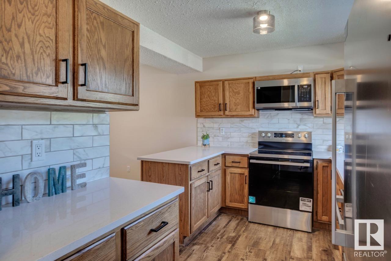 Property Photo: 3115 119 Street NW 47 AB T6J 5N5