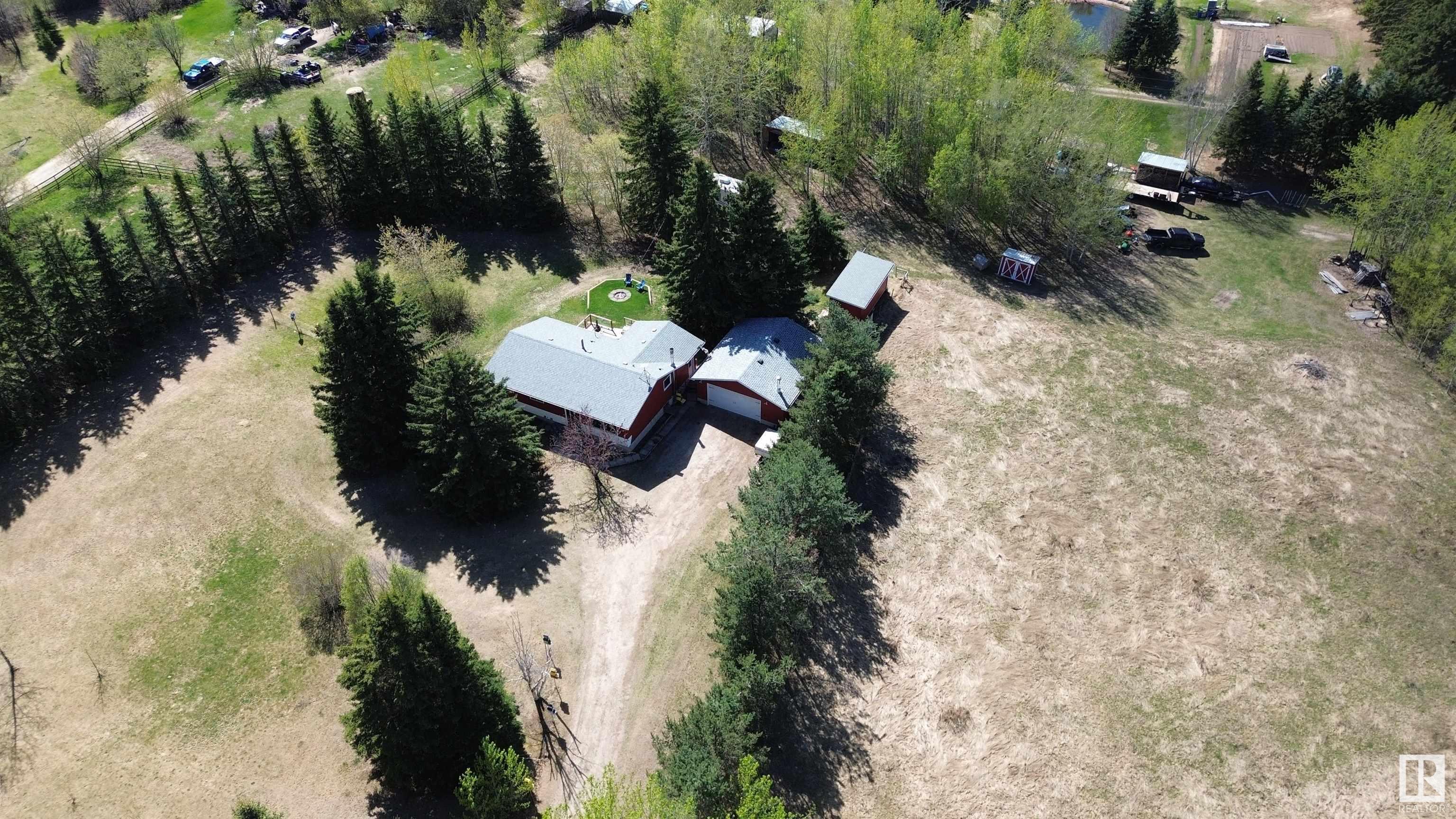 Photo de la propriété: 54 53417 Rge Road 14 AB T7Y 0B5