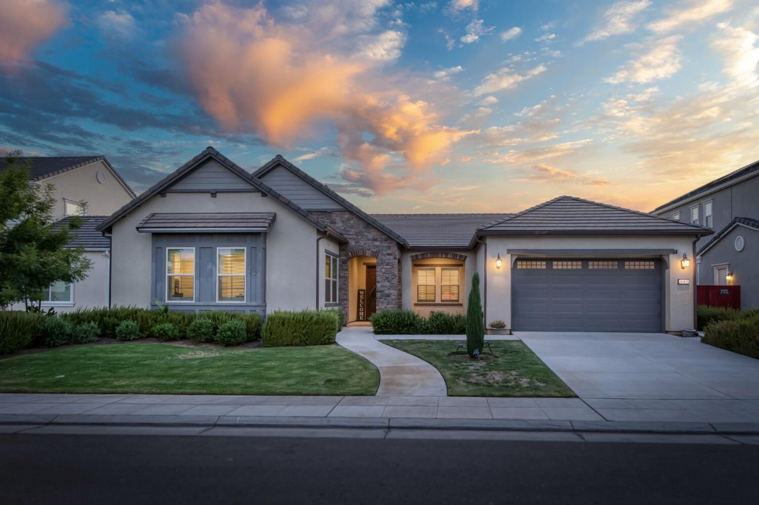 Property Photo: 682 Parsons Way S CA 93636