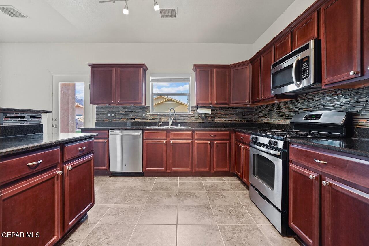 Property Photo:  5020 Copper Ranch Avenue  TX 79934 