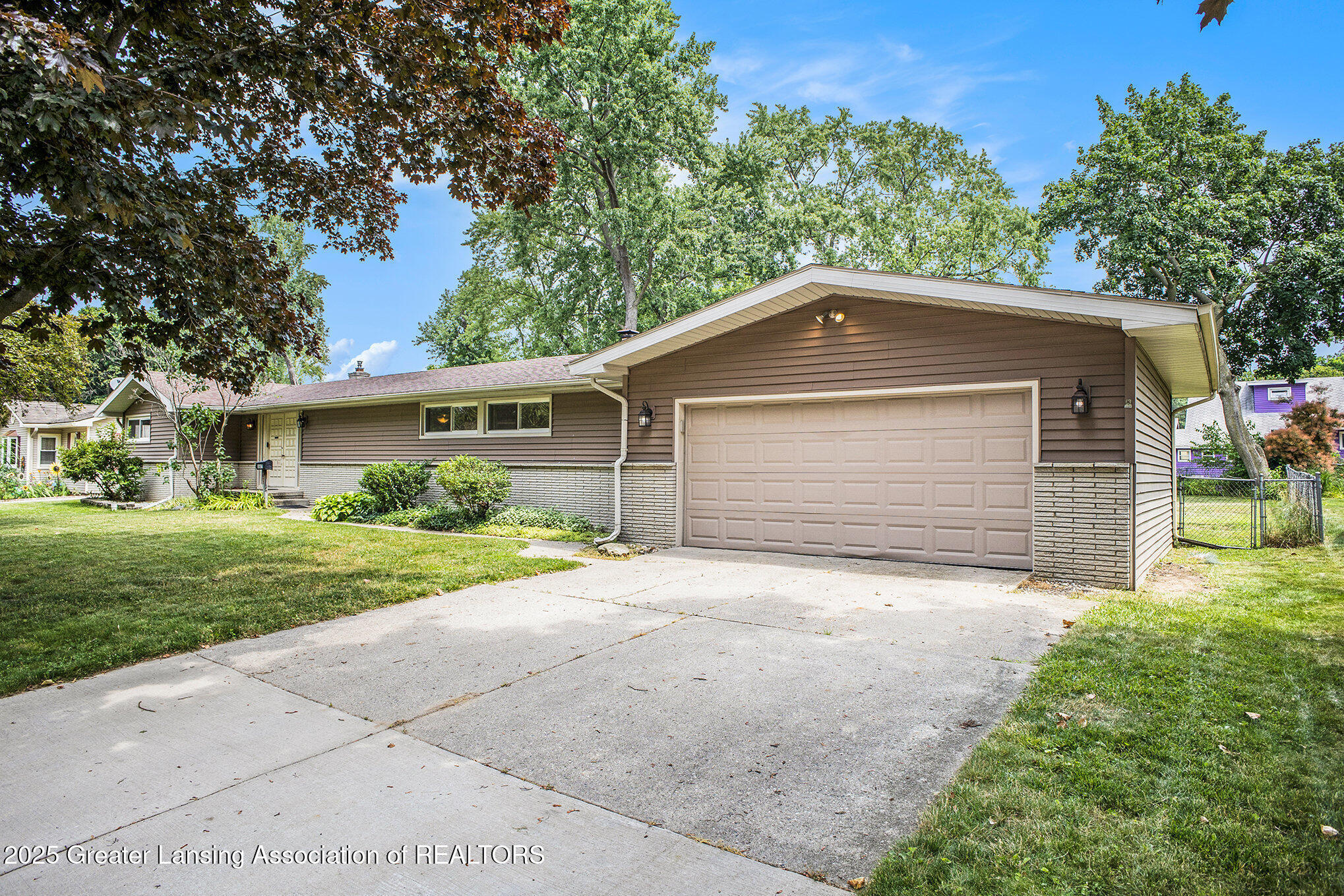 Property Photo: 807 Riverside Drive MI 48875