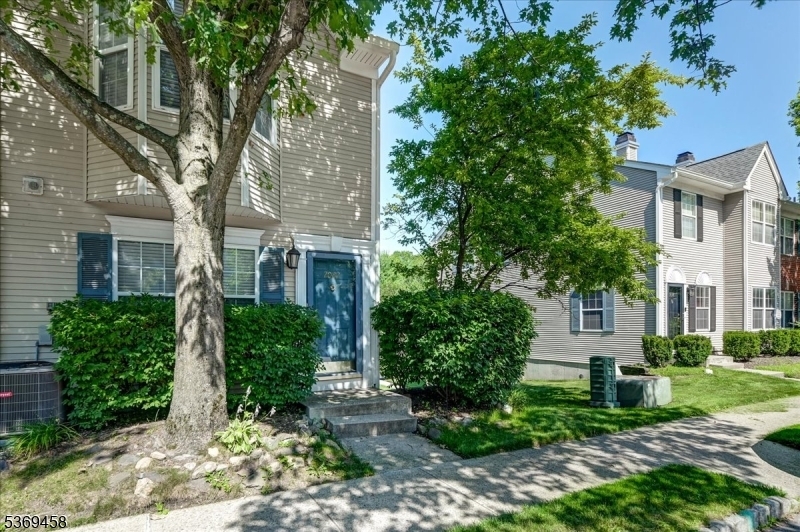 Property Photo: 2082 Drake Ct NJ 07430