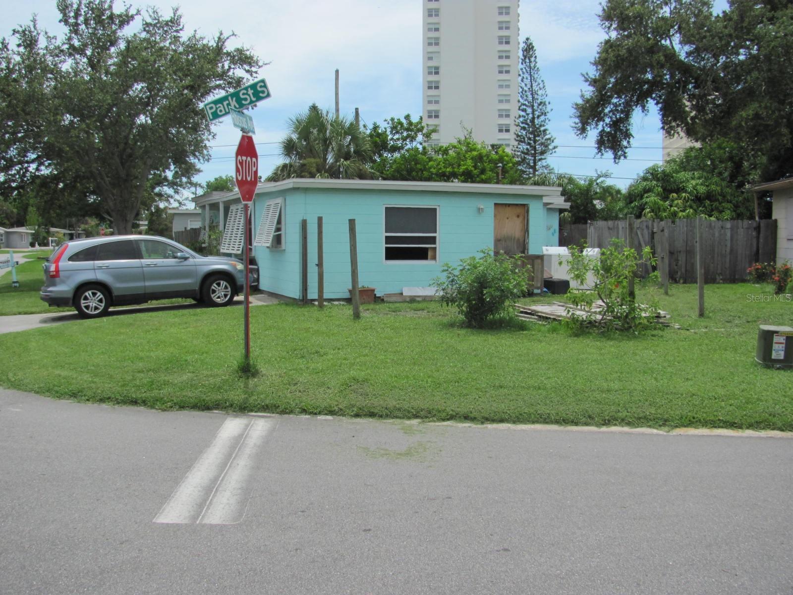 Property Photo: 6657 Hibiscus Avenue S FL 33707