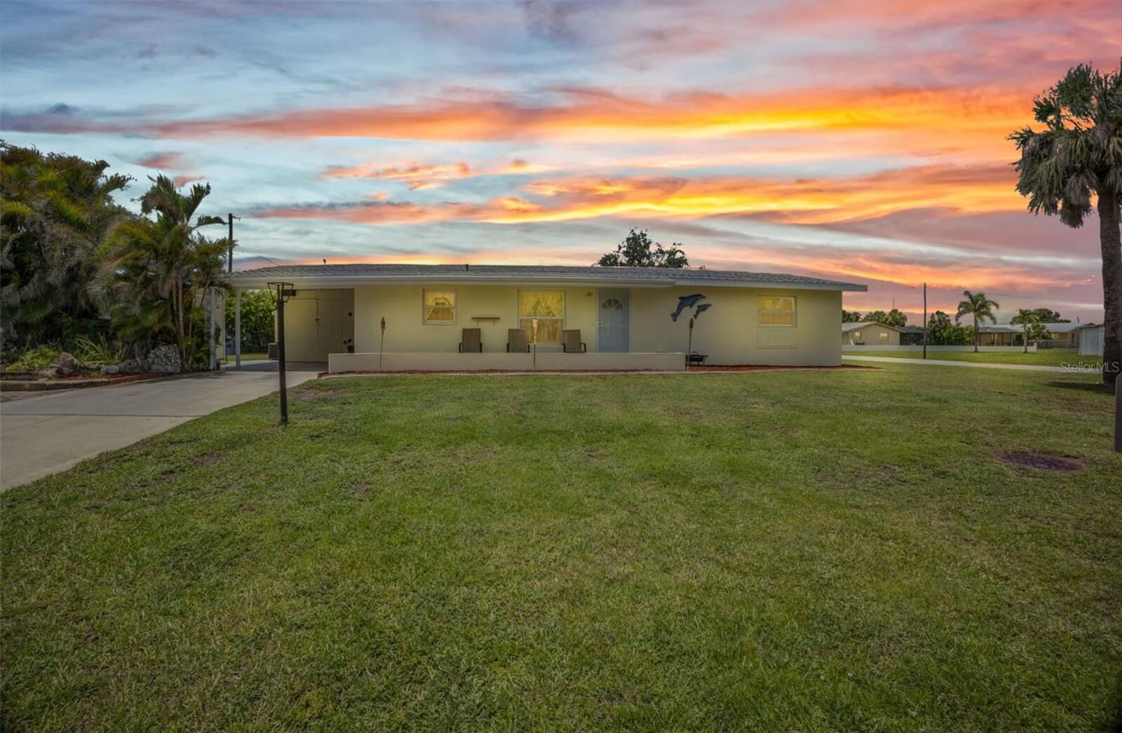 Property Photo:  187 Walnut Avenue NW  FL 33952 