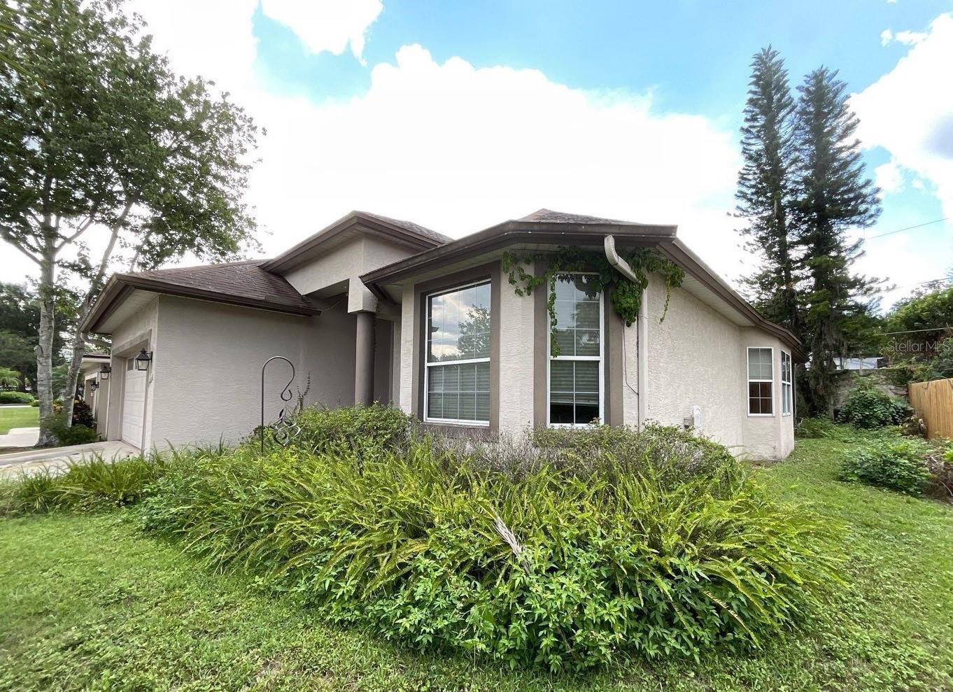 Property Photo: 2625 Queen Mary Place FL 32751