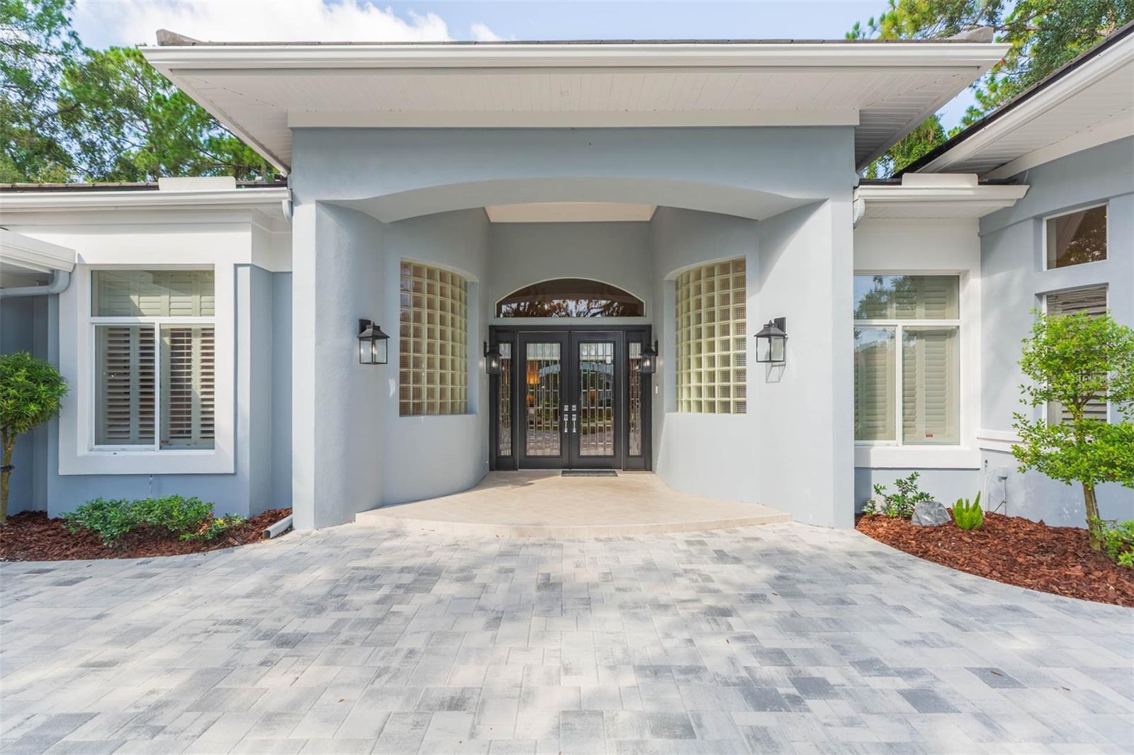 Property Photo: 6417 Renwick Circle FL 33647
