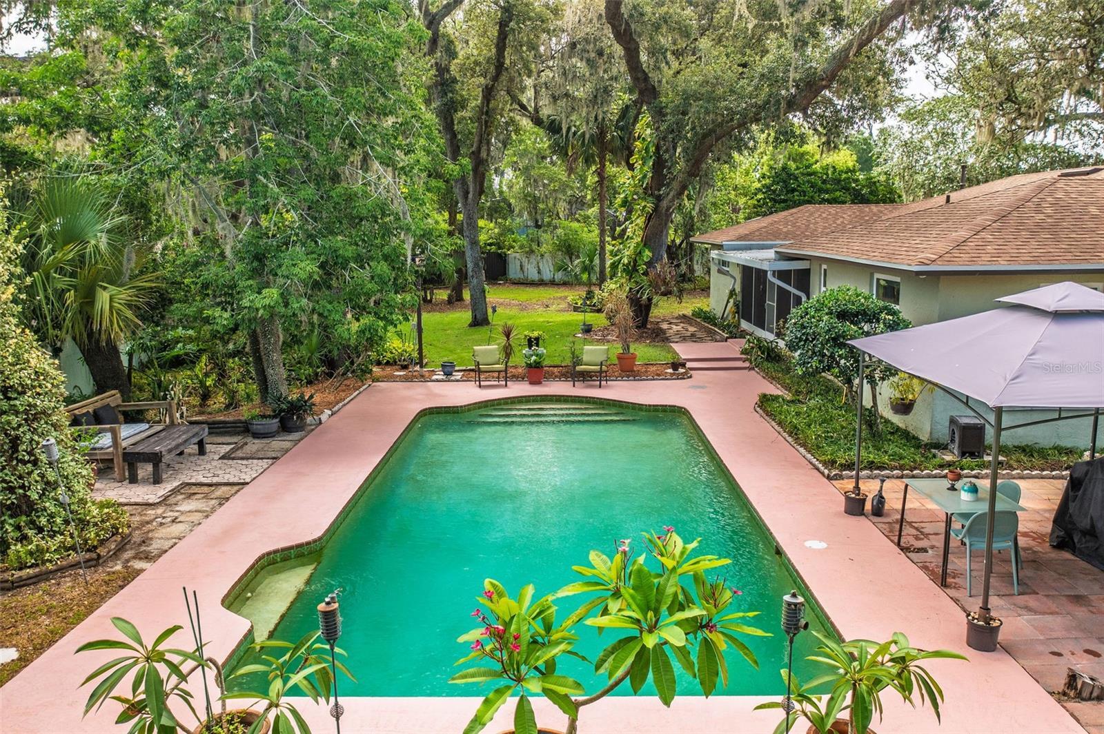Property Photo: 102 Aimee Place FL 32750