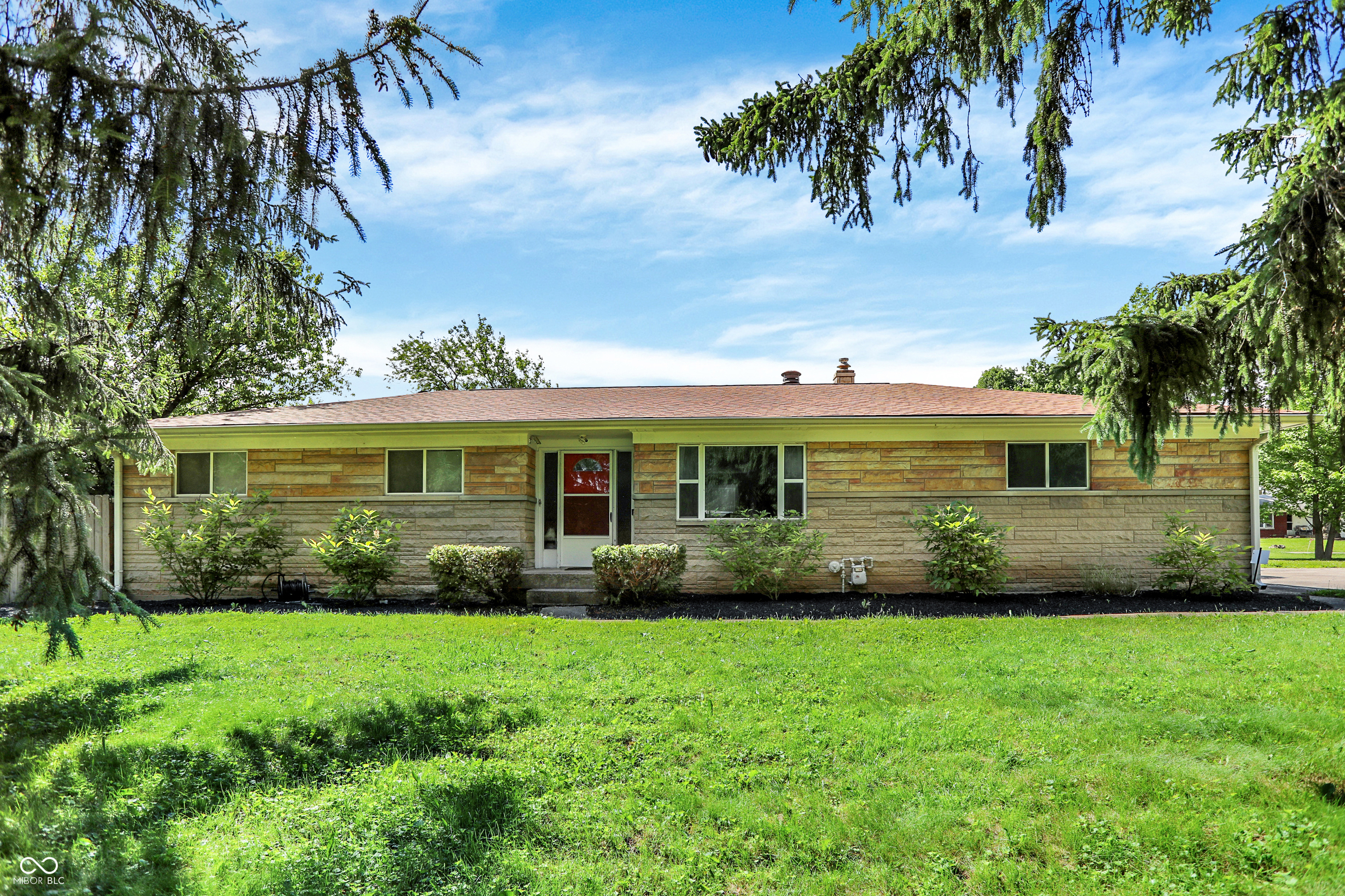 Property Photo: 3056 Meeting House Lane IN 46222
