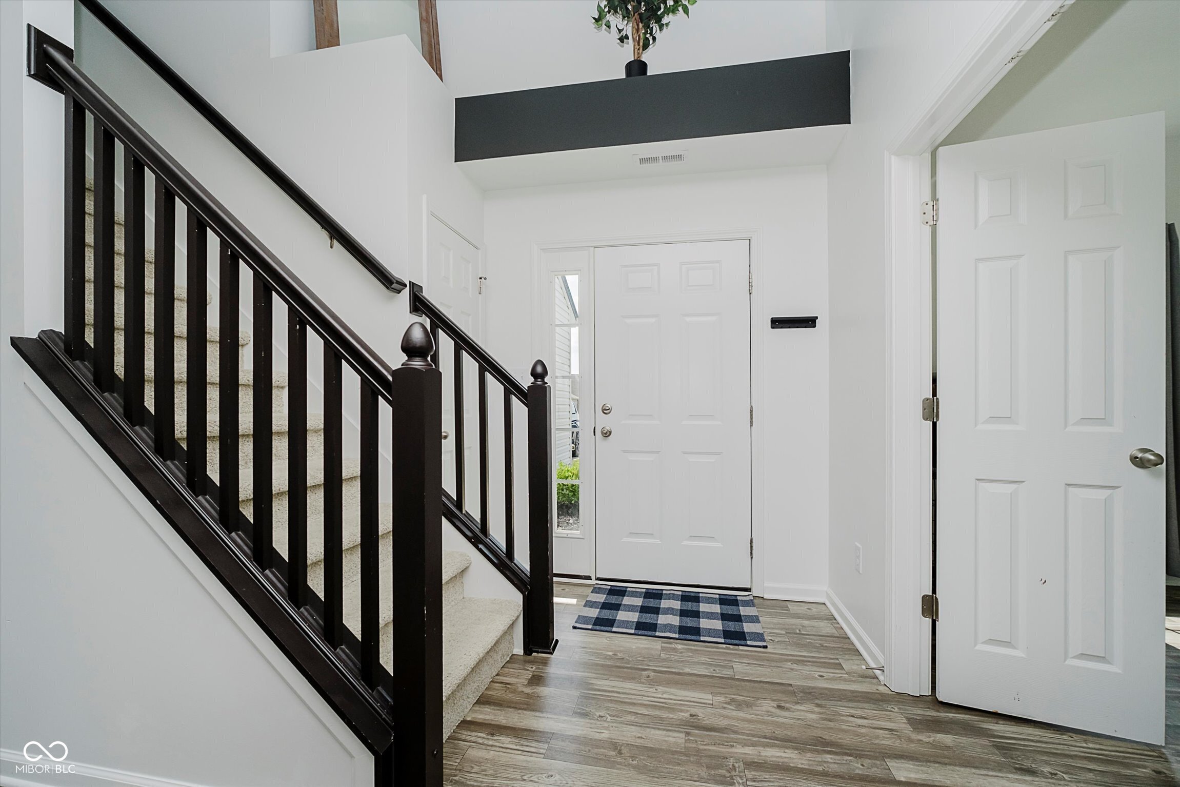 Property Photo: 1461 Bigleaf Drive IN 46069