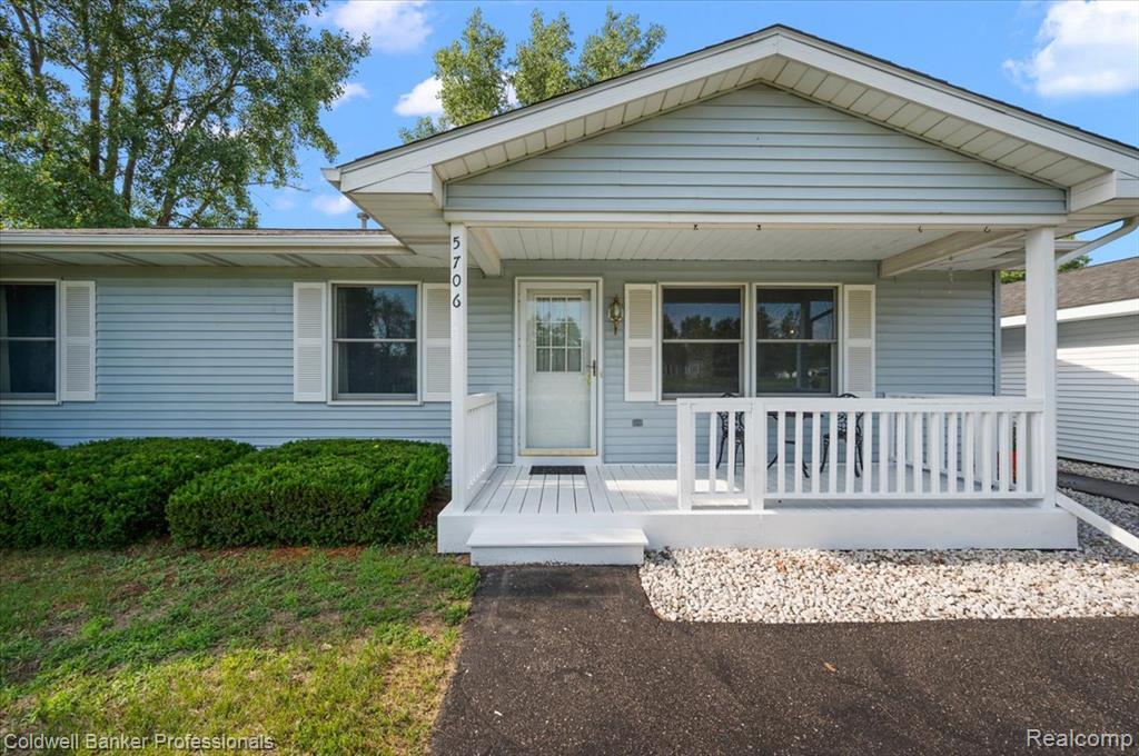 Property Photo:  5706 Southwood Street  MI 48461 9755 