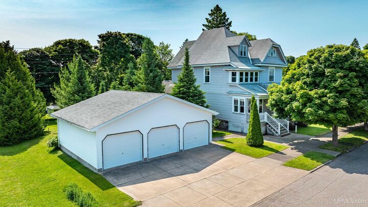 Property Photo: 208 Pewabic Street MI 49913