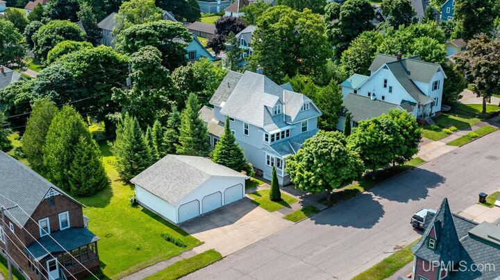 Property Photo:  208 Pewabic Street  MI 49913