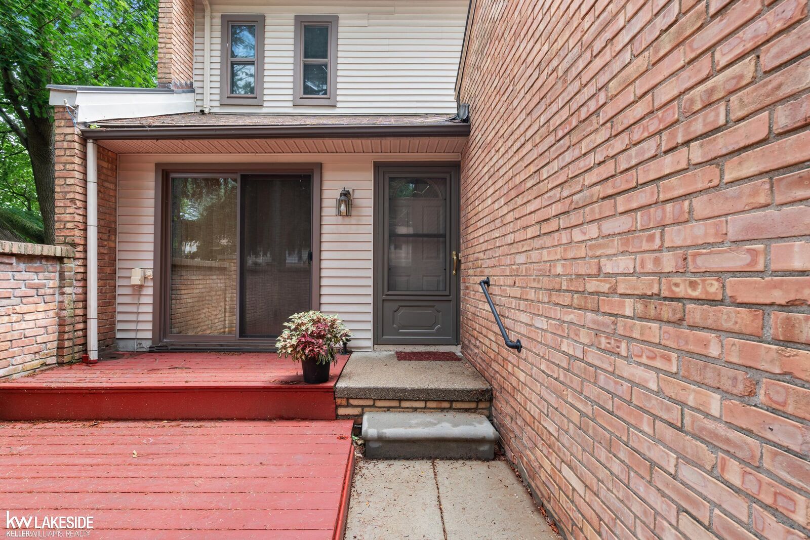 Property Photo:  368 Willow Grove Lane  MI 48307 