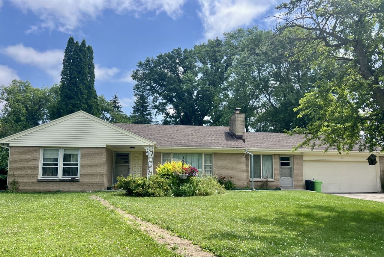 Property Photo: 100 Joanne Dr WI 53005