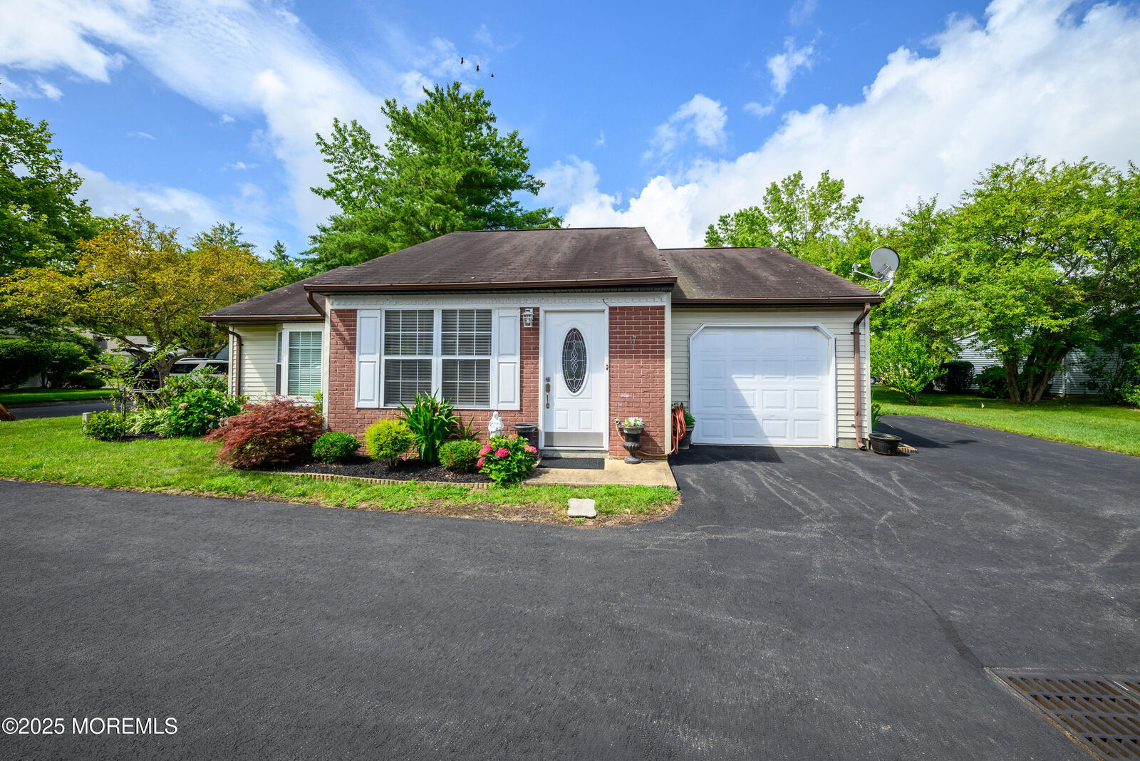Property Photo:  17 Linton Close  NJ 07728 