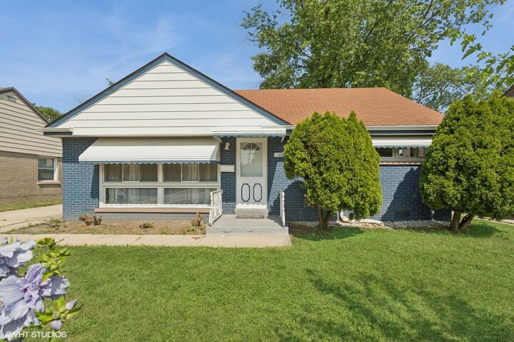 1113 Bristol Avenue  Westchester IL 60154 photo