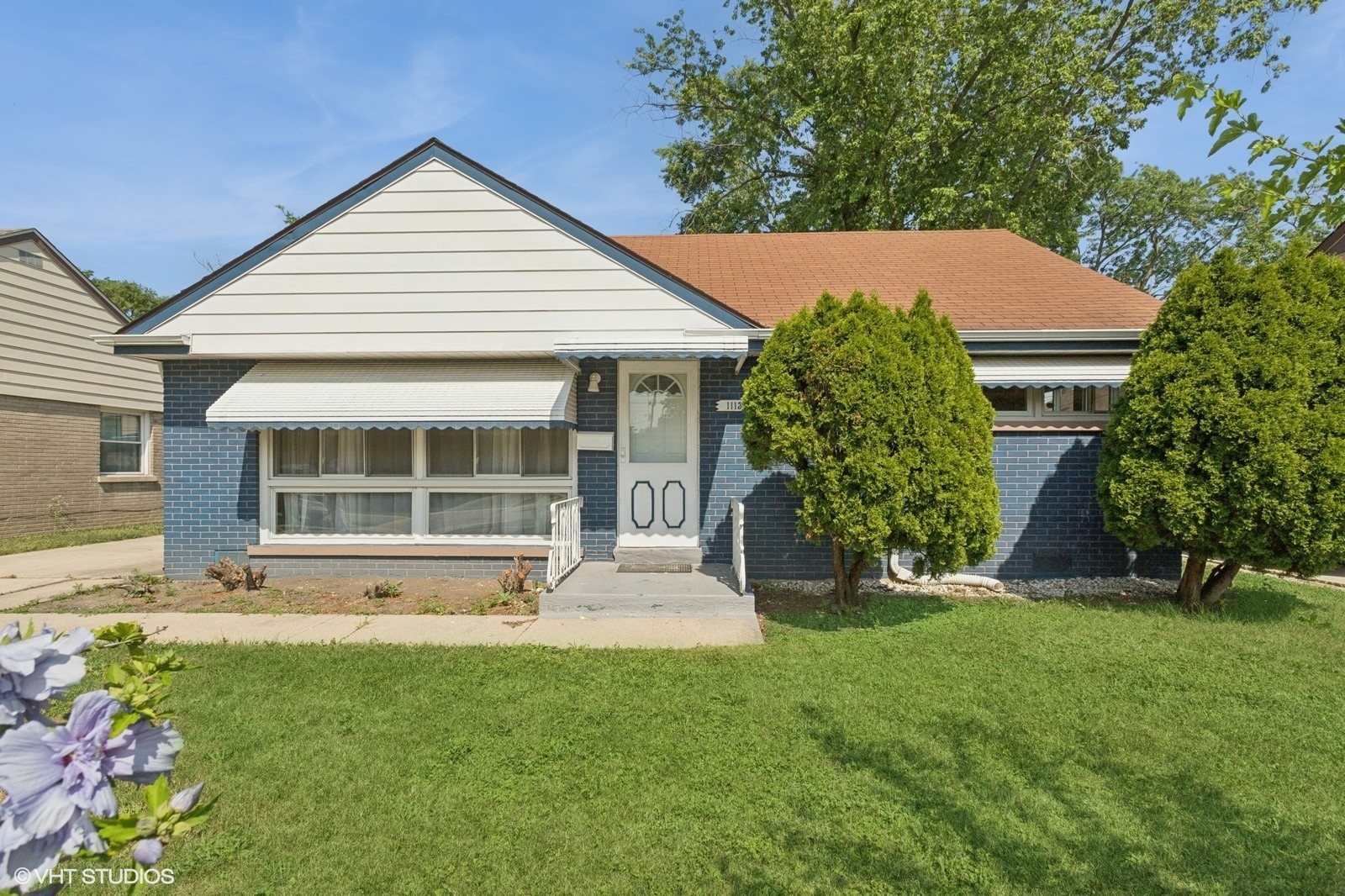 Property Photo: 1113 Bristol Avenue IL 60154