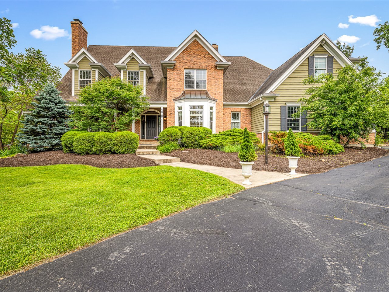 Property Photo:  2207 N Elmkirk Parkway N  IL 60051 