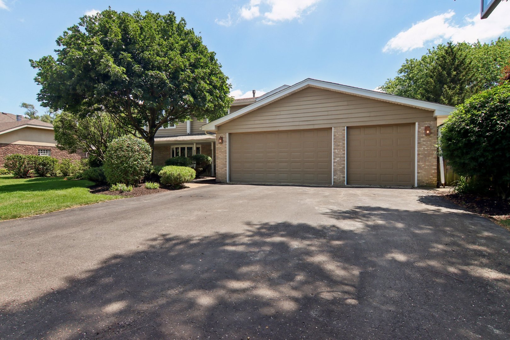 Property Photo:  10215 S 87th Court  IL 60465 