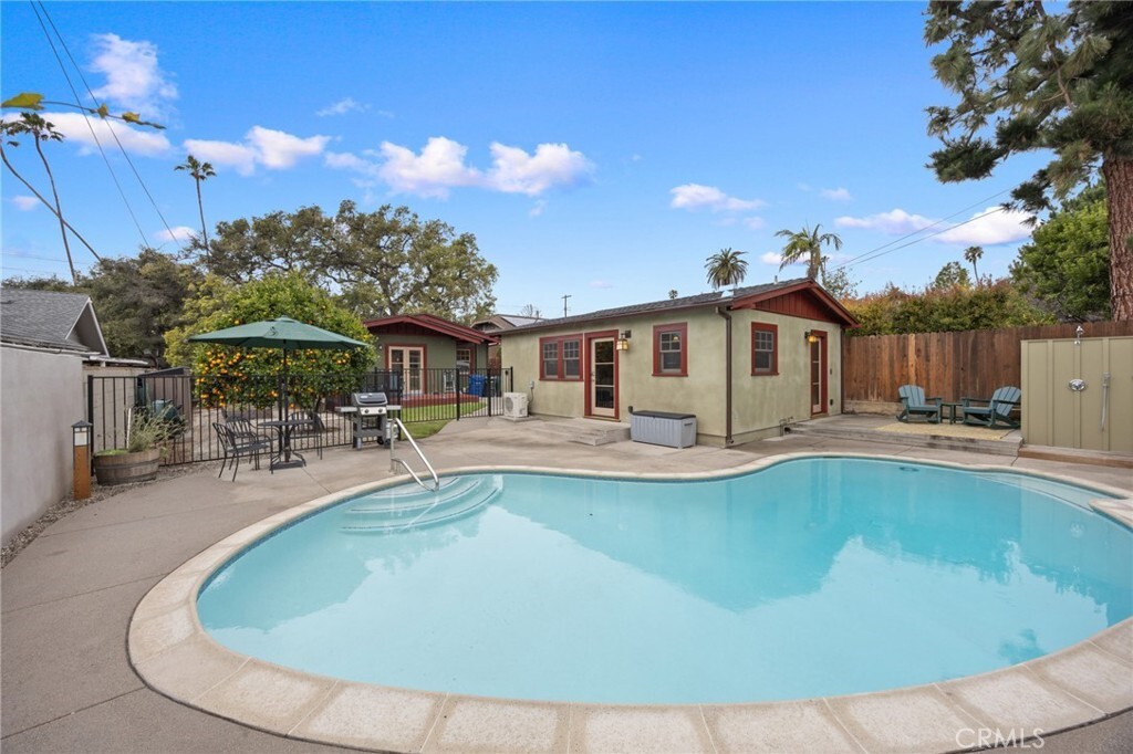 Property Photo: 1236 N Michigan Avenue CA 91104