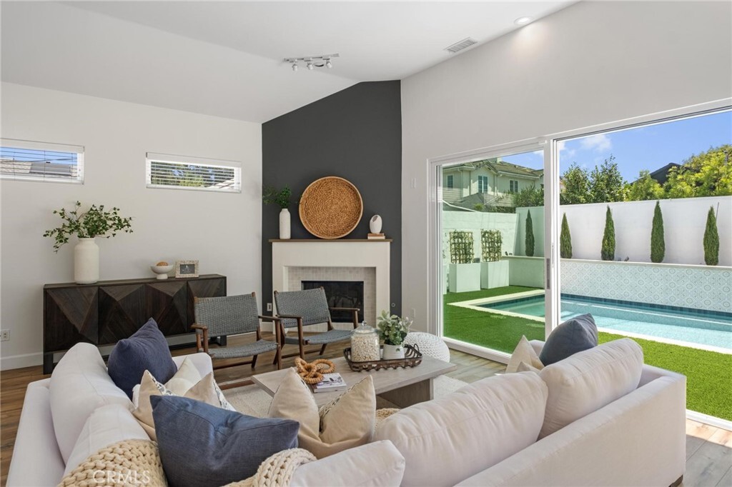 7938 Kenyon Avenue  Los Angeles CA 90045 photo