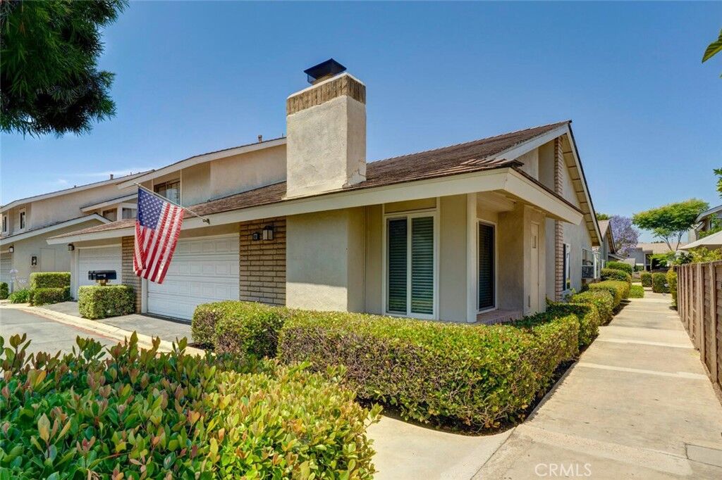 Property Photo: 10 Glenhurst 37 CA 92604