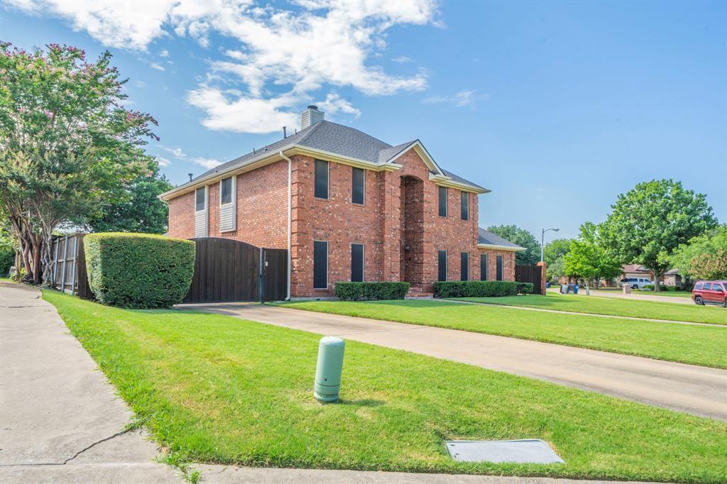 Property Photo: 306 Foxwood Court TX 75098