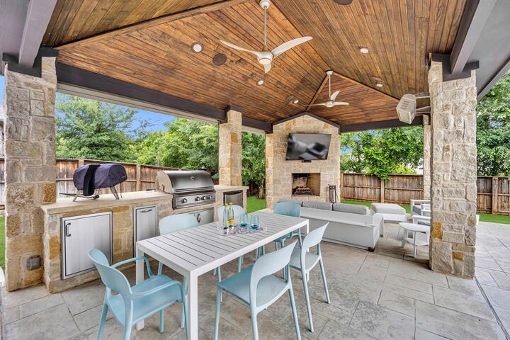 Property Photo: 212 Saint Tropez Drive TX 76092