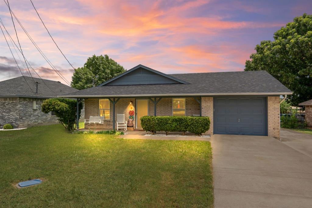 Property Photo: 808 Keaton Road S TX 76266