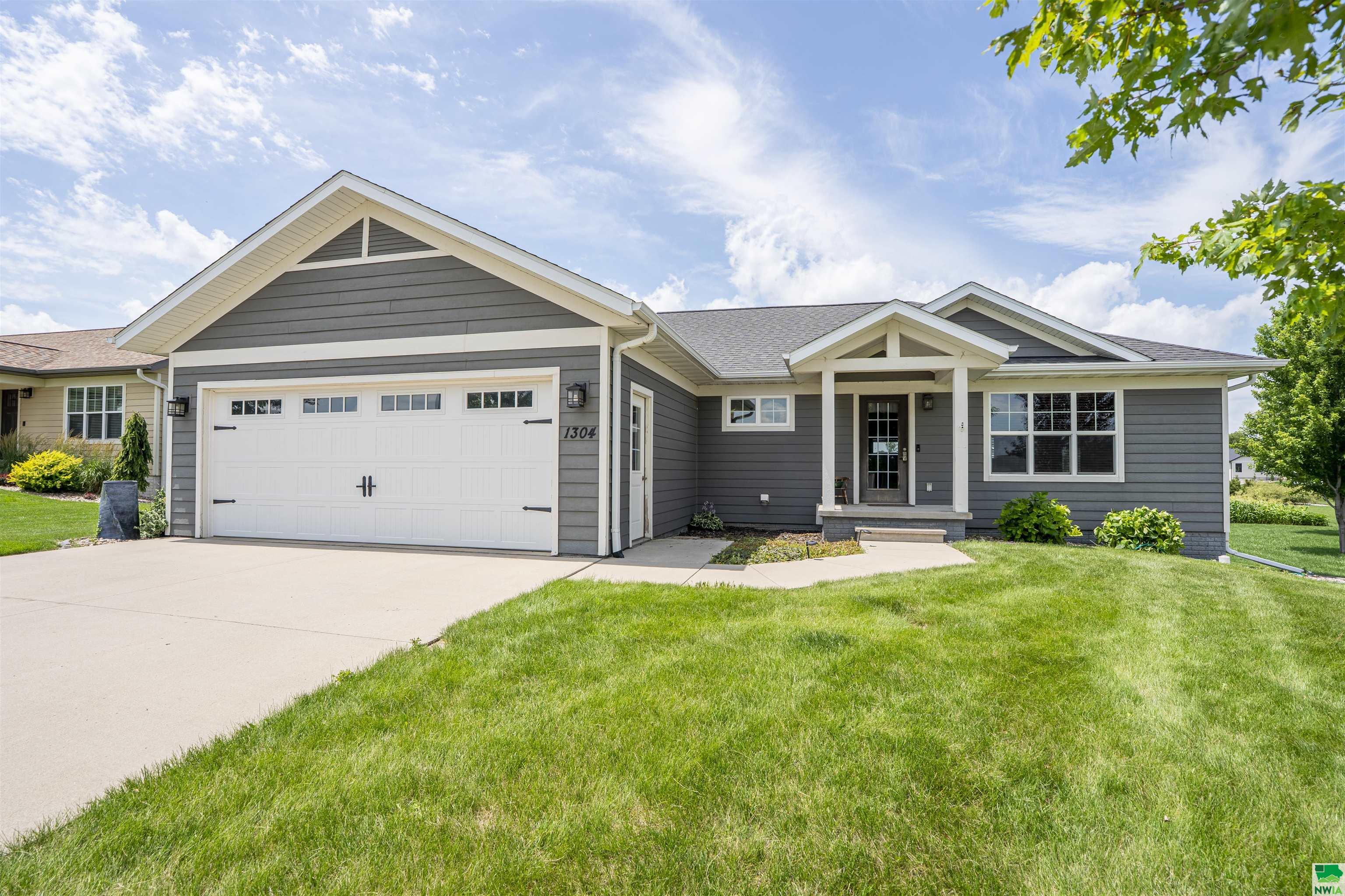 Property Photo: 1304 Olympia Place IA 51041