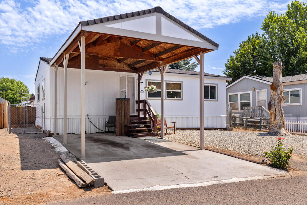 Property Photo: 4647 Winter Avenue 68 OR 97603