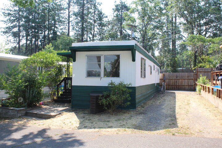 Property Photo:  2799 Siskiyou Boulevard Unit 7  OR 97520 