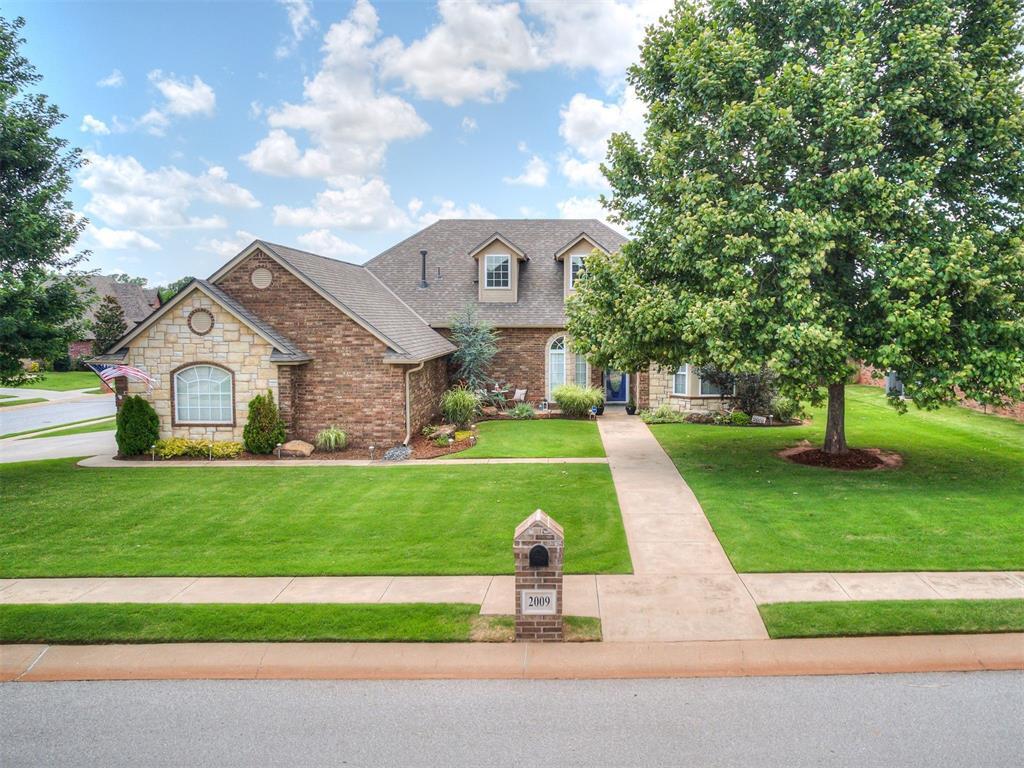 Photo de la propriété:  2009 Pembroke Lane  OK 73003 