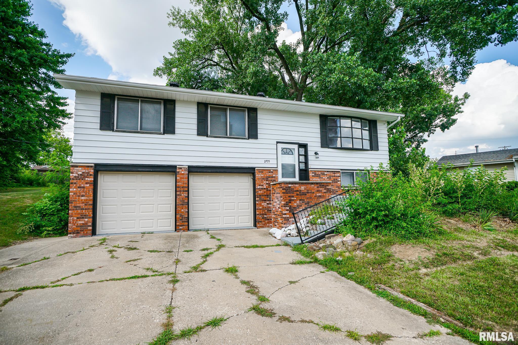 Property Photo: 2705 W Millbrook Court IL 61615