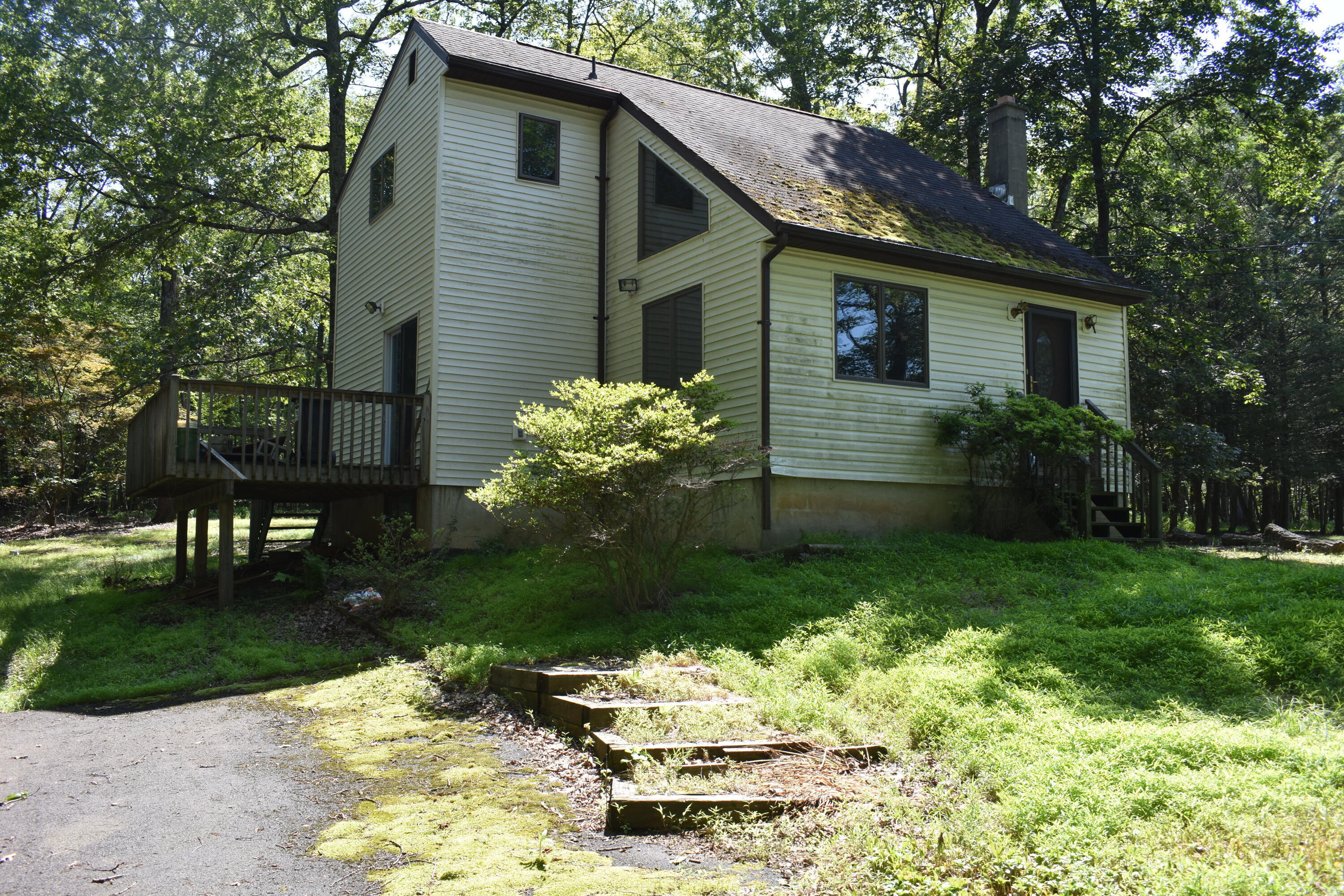 Property Photo: 2157 Deer Track Drive PA 18302