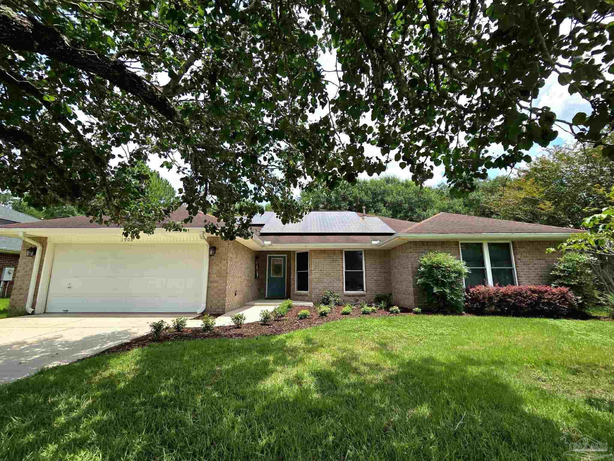 Property Photo: 1908 Joshua Dr FL 32533