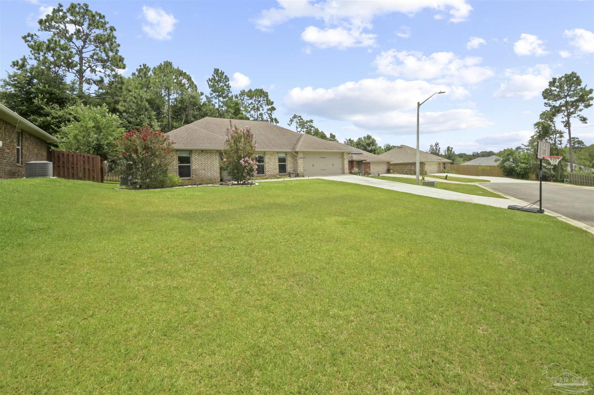 Property Photo: 300 Cassady Ln FL 32539