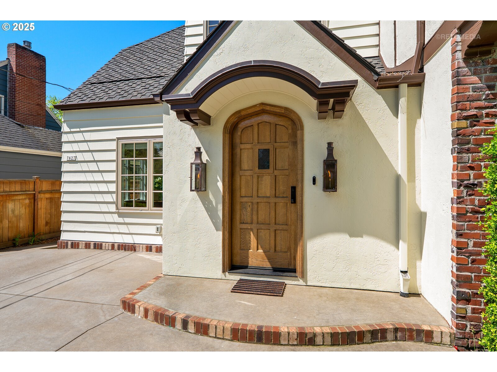 Property Photo: 7627 SE 30th Ave OR 97202