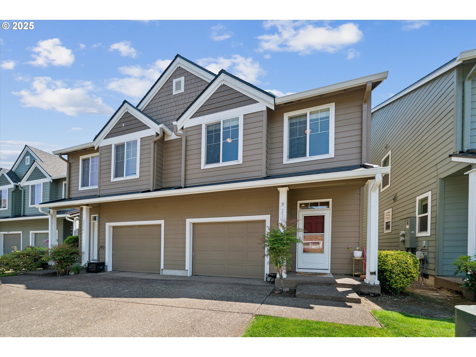 Property Photo: 2514 SE Linden Pl OR 97222