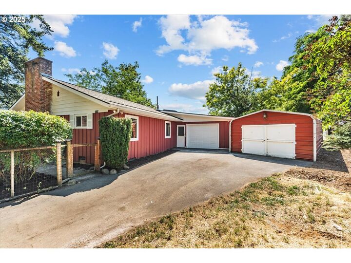 Property Photo: 7125 SE Fern Ave OR 97206